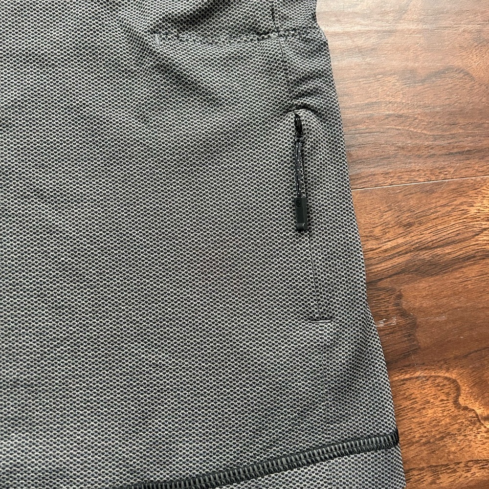 Vintage Lululemon Mens Short Sleeve 1/4 Zip 
Size Small 
Gray Black - Picture 4 of 8